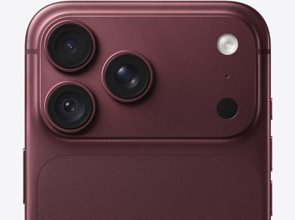 Блок камер iPhone 18 Pro Max в цвете Burgundy