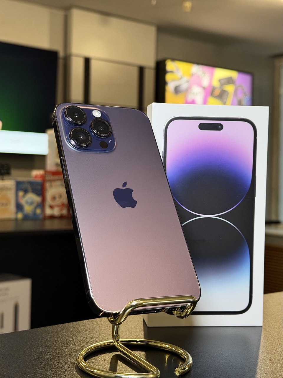 iPhone 14 Pro в цвете Deep Purple — фото из архива магазина ITech13